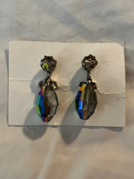 Jewelry - Vintage crystal drop briolette dangle earrings from the 1960s
